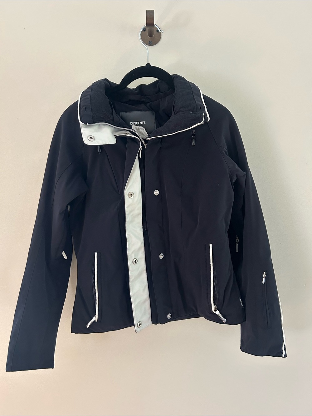 Descente Black Ski Jacket with White Trim